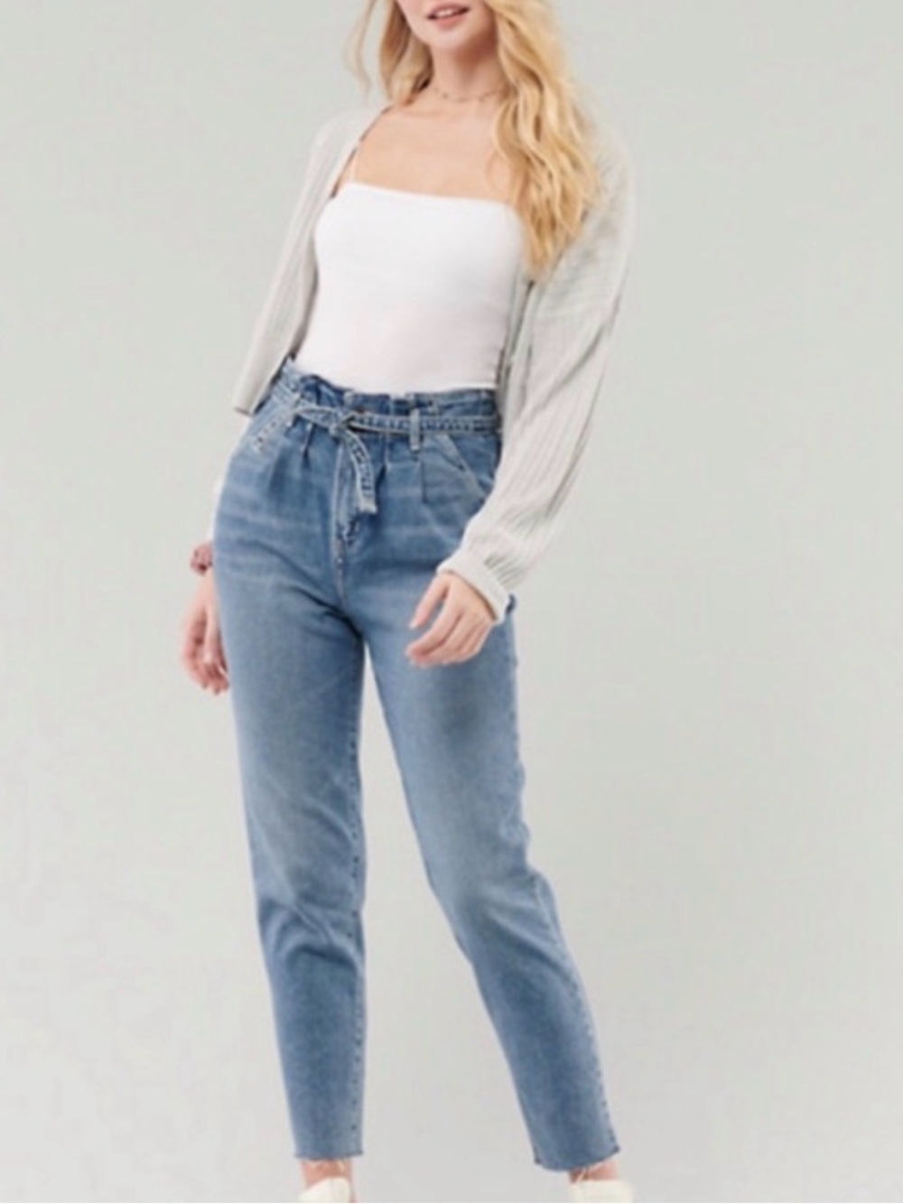 HOLLISTER Ultra High Rise Belted Mom Jeans - 25